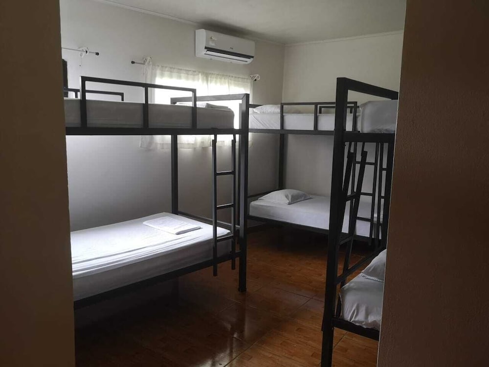 Family Room, Mixed Dorm (8 Beds) photo 3