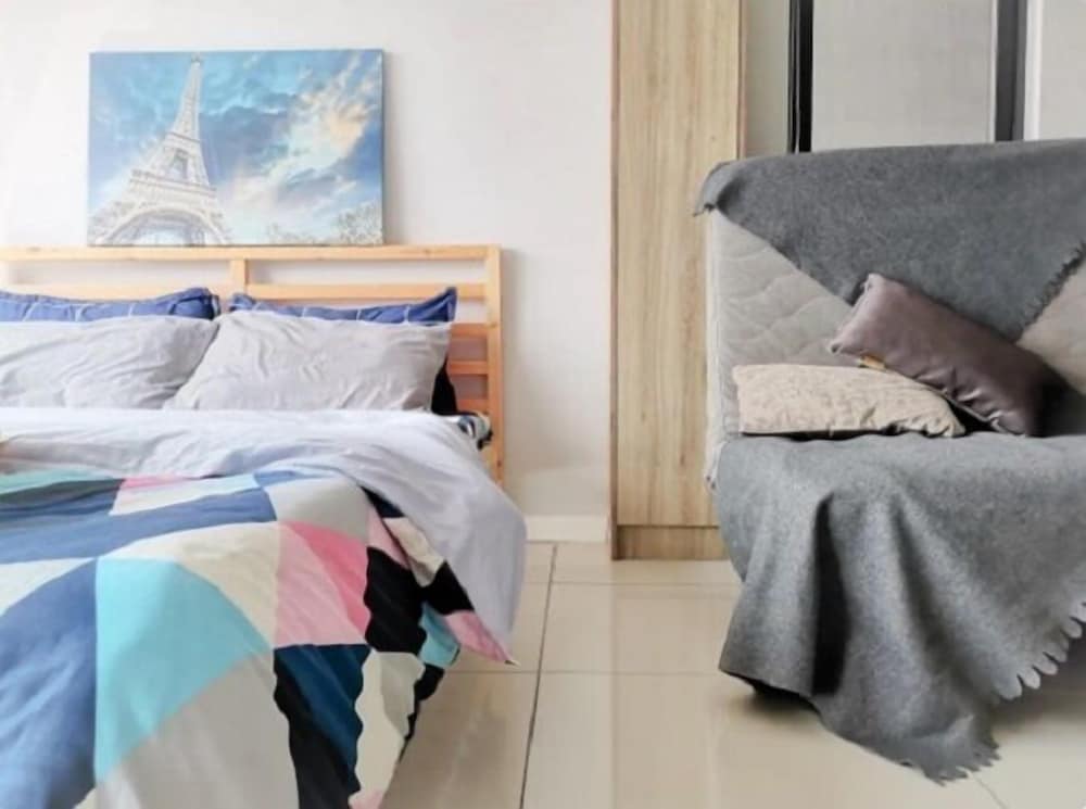 Design Condo, 1 Queen Bed with Sofa bed (1)
