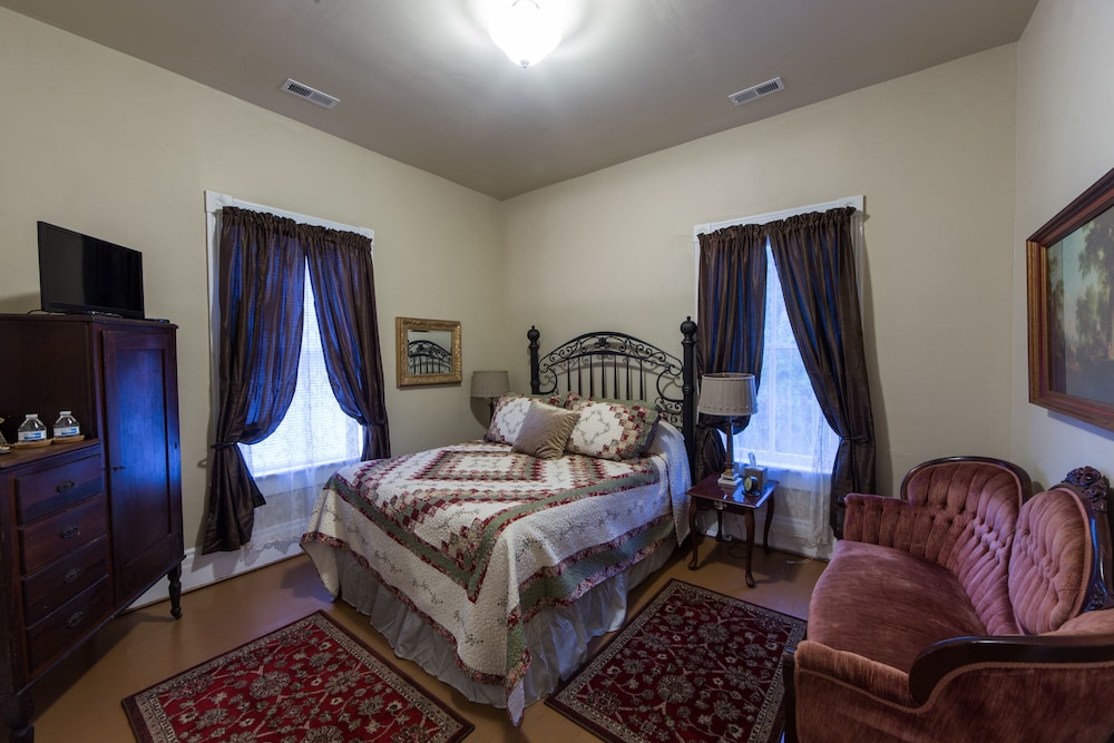 Room, 1 King Bed, Private Bathroom (Two.)