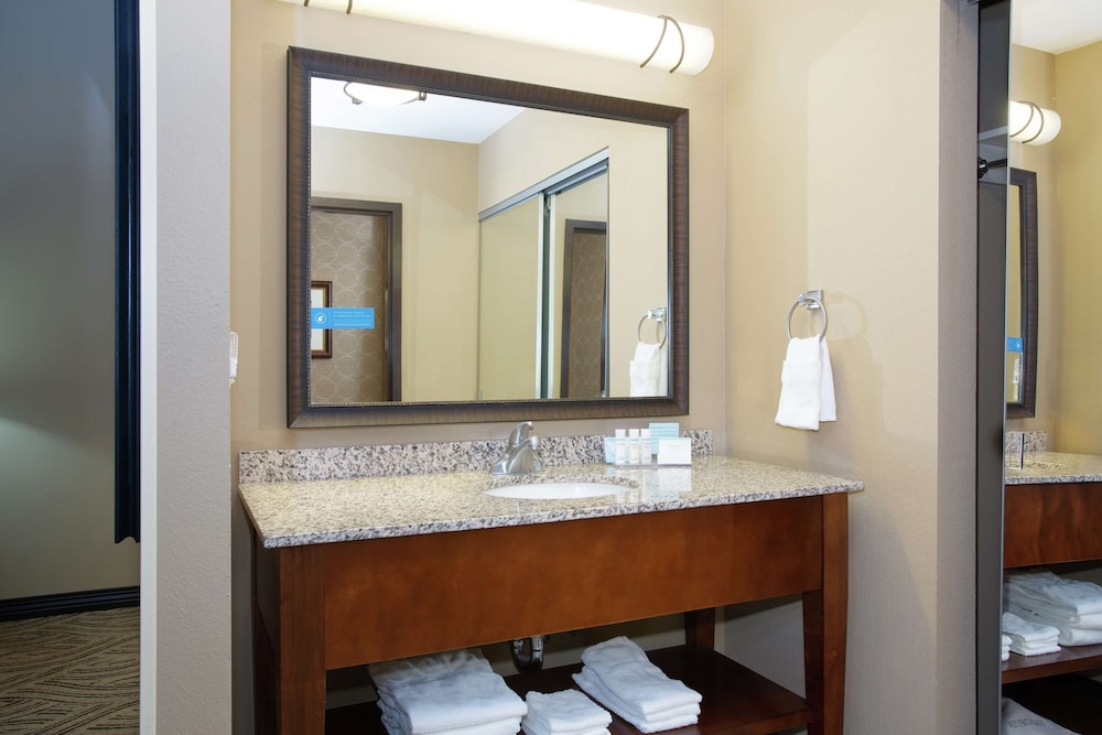 Hampton Inn & Suites by Hilton Mulvane at Kansas Star Casino, Photo 10