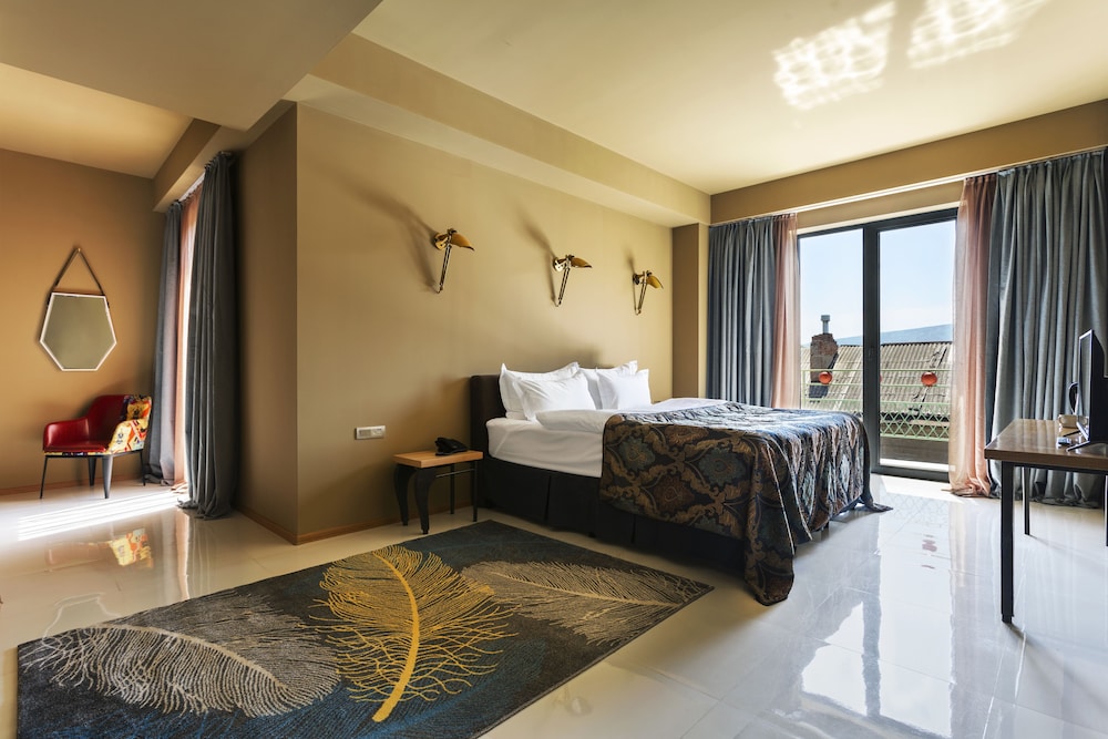 Family Room, Multiple Beds, Balcony, City View photo 1