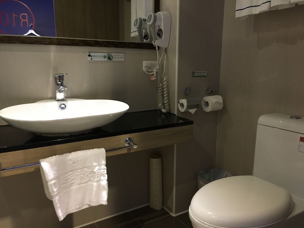 Business Quadruple Room (D) photo 3