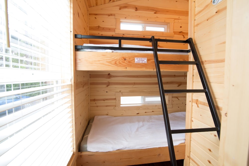 Cottage, 2 Bedrooms, Non Smoking (No Pets, Linens Available) photo 2