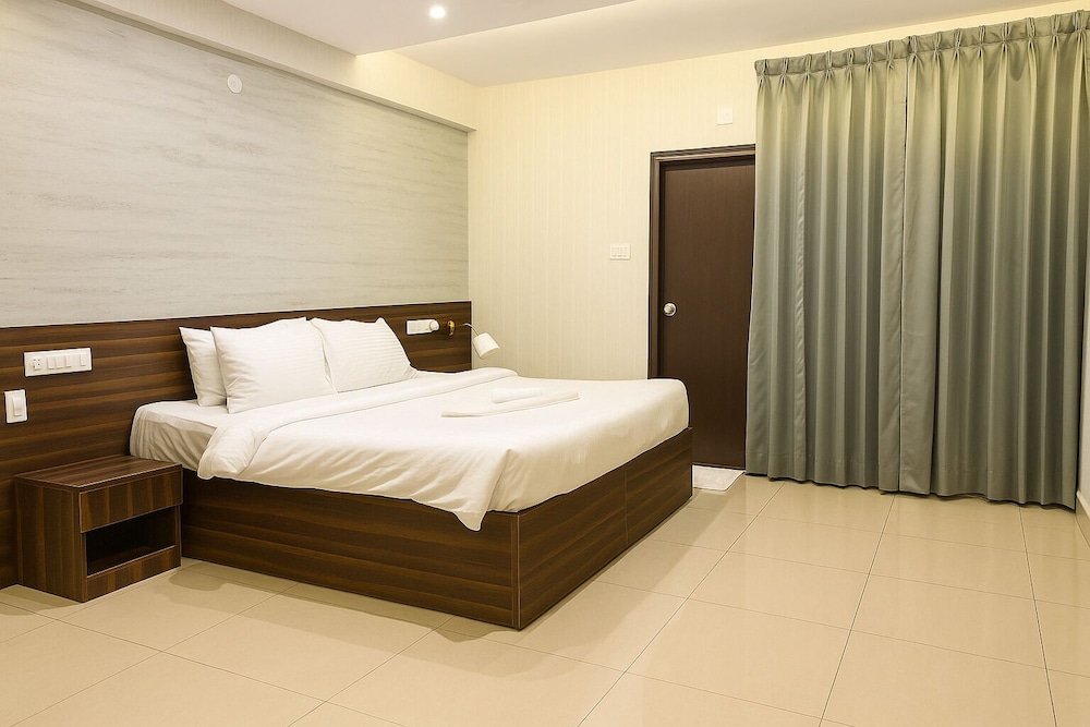Standard Double Room, City View