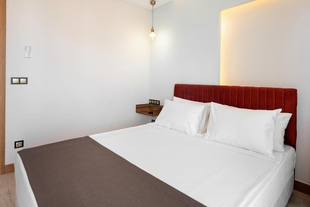 Deluxe Suite, 1 Bedroom, Partial Sea View