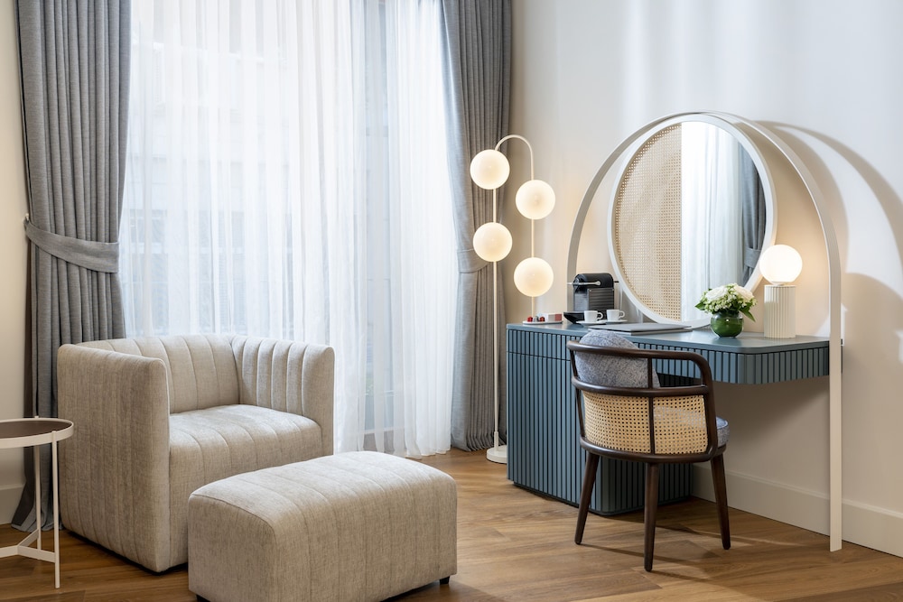 Galata Suite With Bathtub thumbnail 5