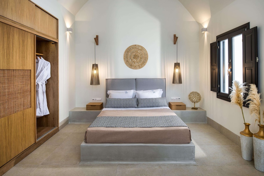 Honeymoon Suite with outdoor hot tub - Photo 1