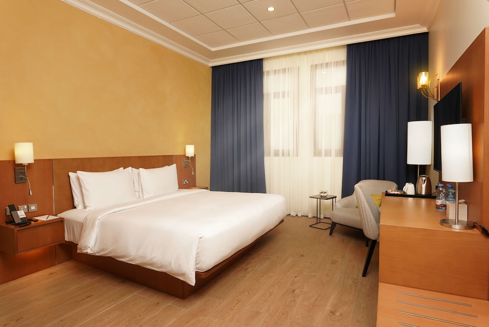 Premium Double Room, Smoking - Photo 8