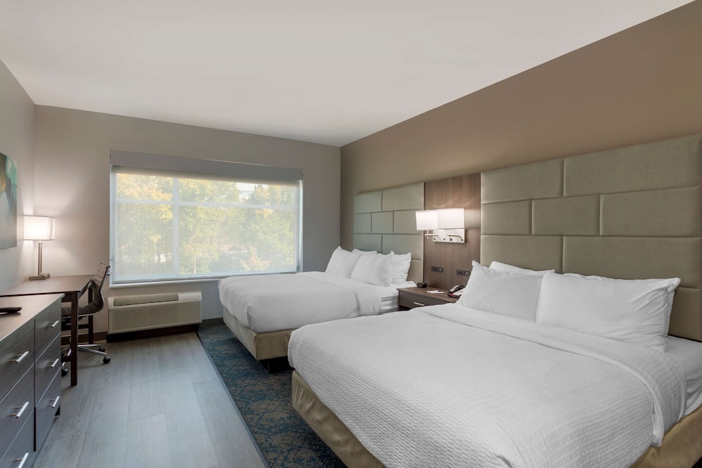 Suite, 2 Queen Beds, Non Smoking, Kitchenette (Larger Room) - Photo 1