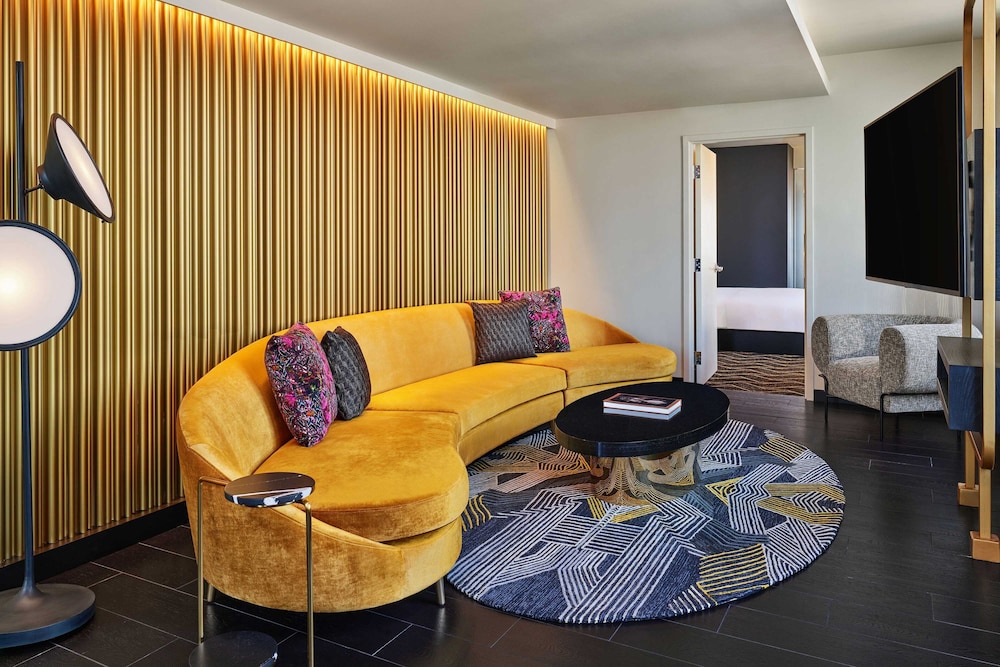 Suite, 1 King Bed