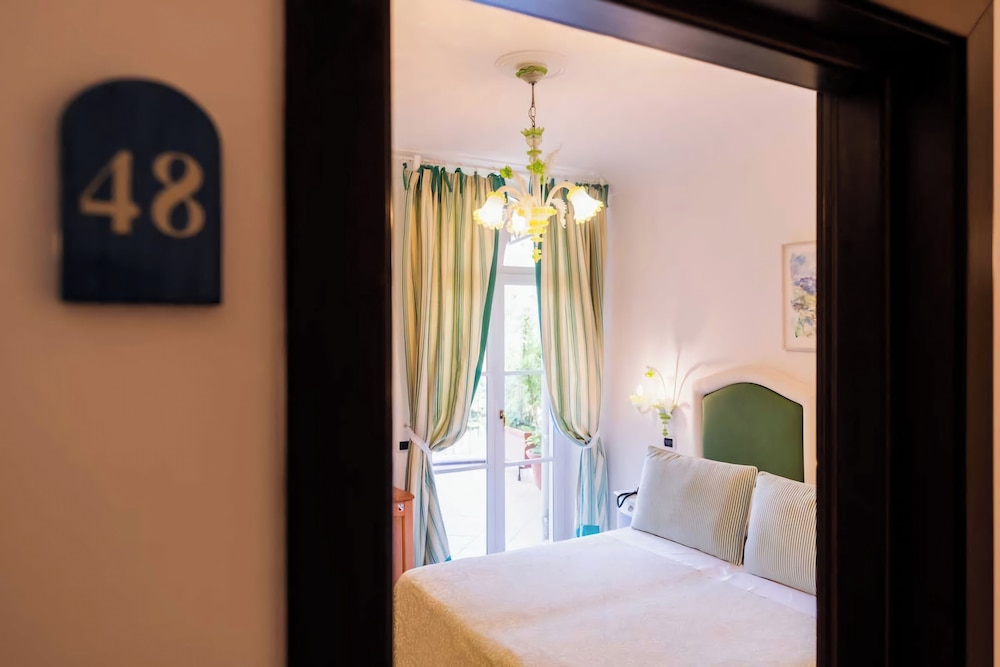 Standard Double or Twin Room - Photo 3