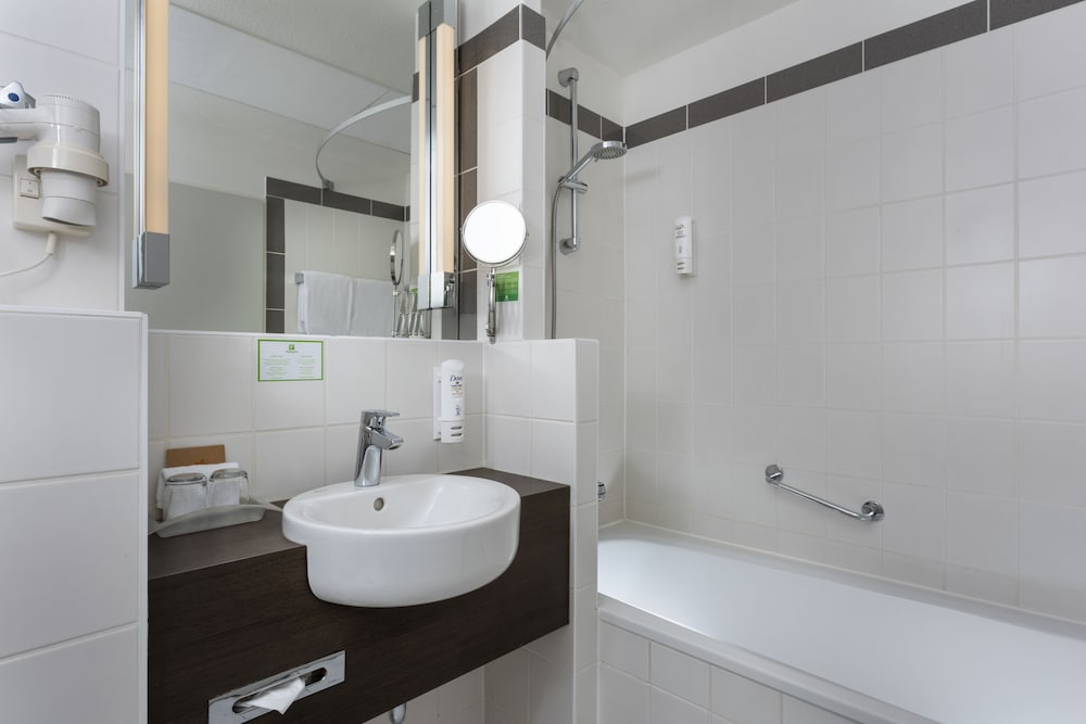 Premium Room, 2 Twin Beds - Photo 8
