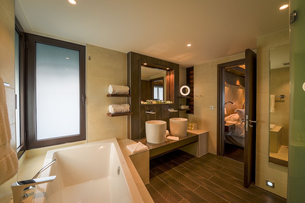 Bungalow, 1 King Bed, Overwater (moorea Island View)