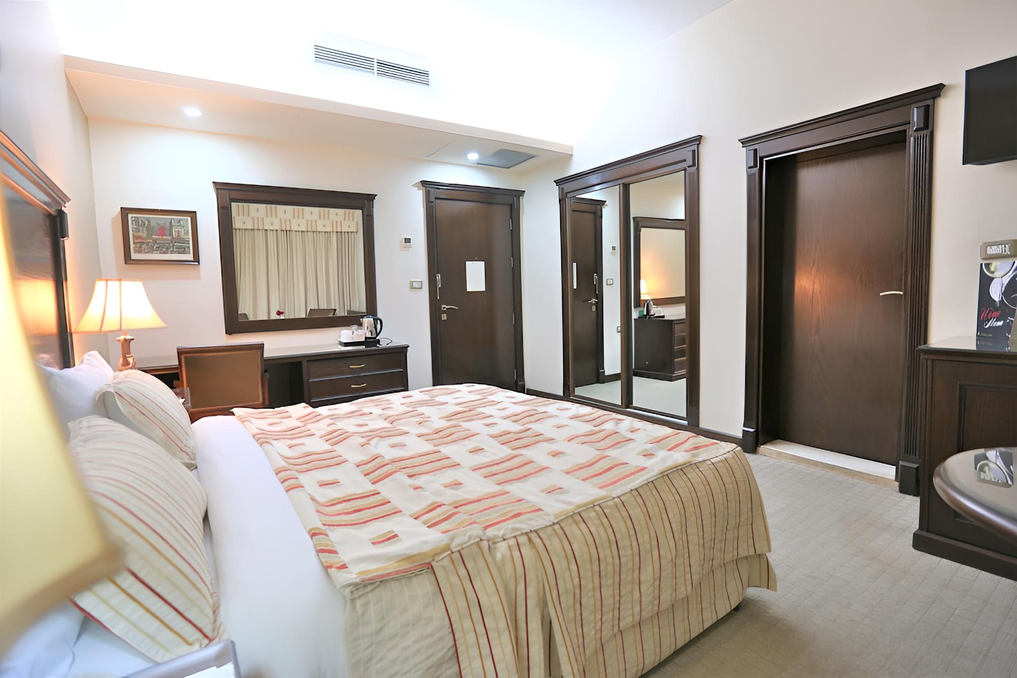 Double Room - Photo 1