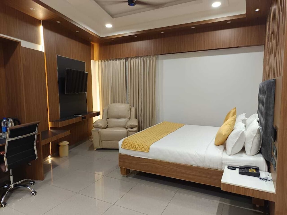 Deluxe Double or Twin Room, City View photo 3