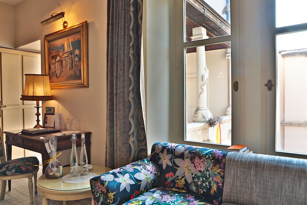 Deluxe Double Room - Photo 7