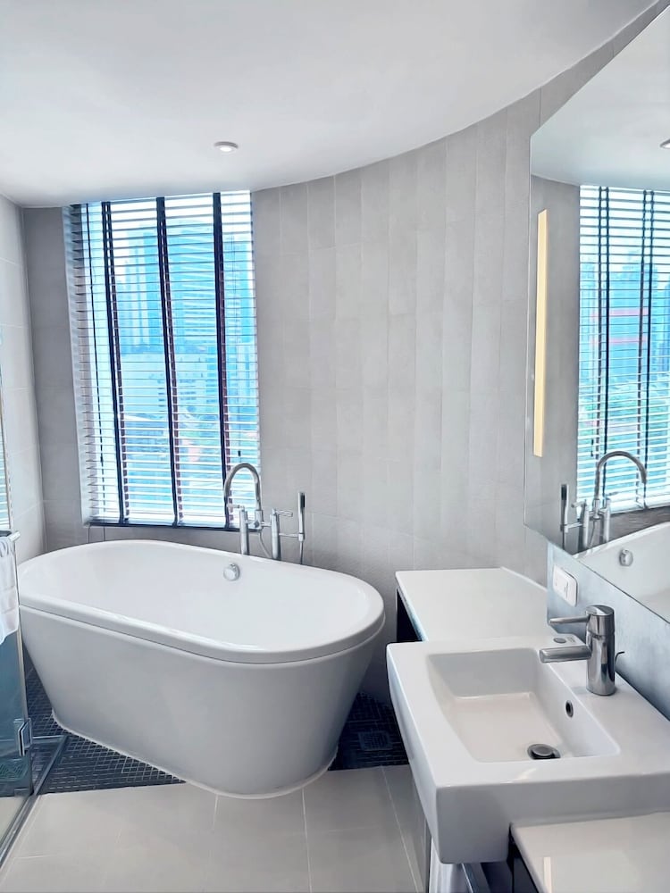 Deluxe Studio Suite