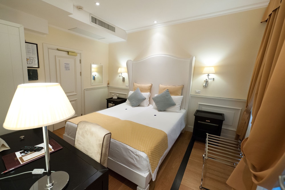 Small Double Room - Photo 1