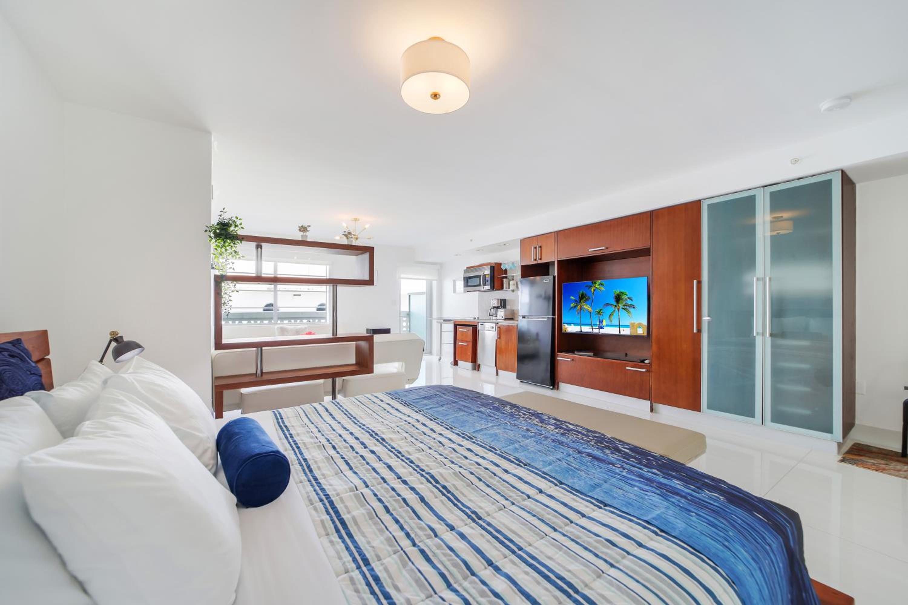 Top Floor King Suite Partial Ocean View with Balcony - Unit A505