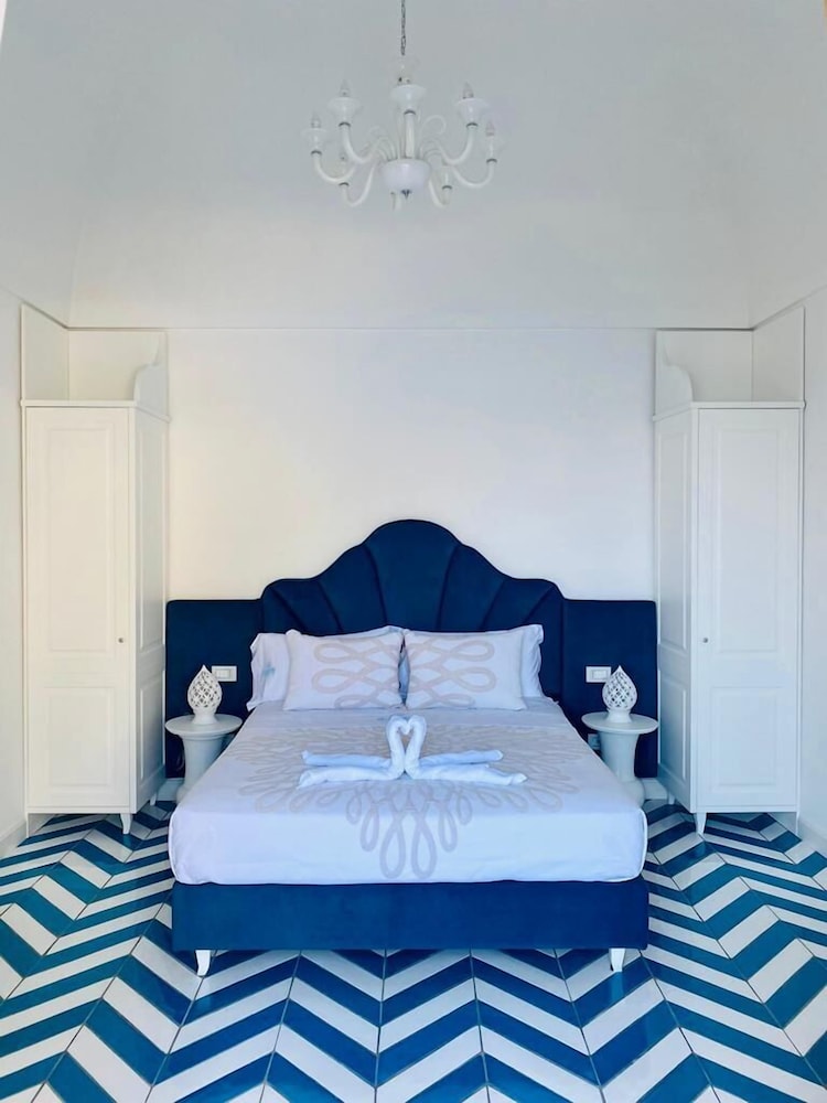 Luxury Suite photo 2