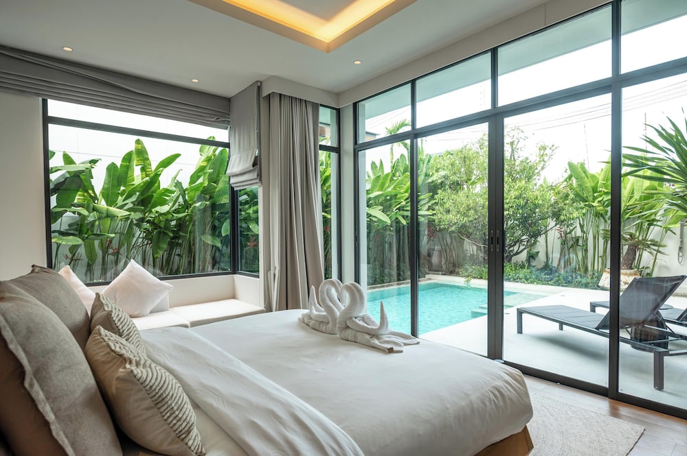 Three-Bedroom Romantic Pool Villa photo 3