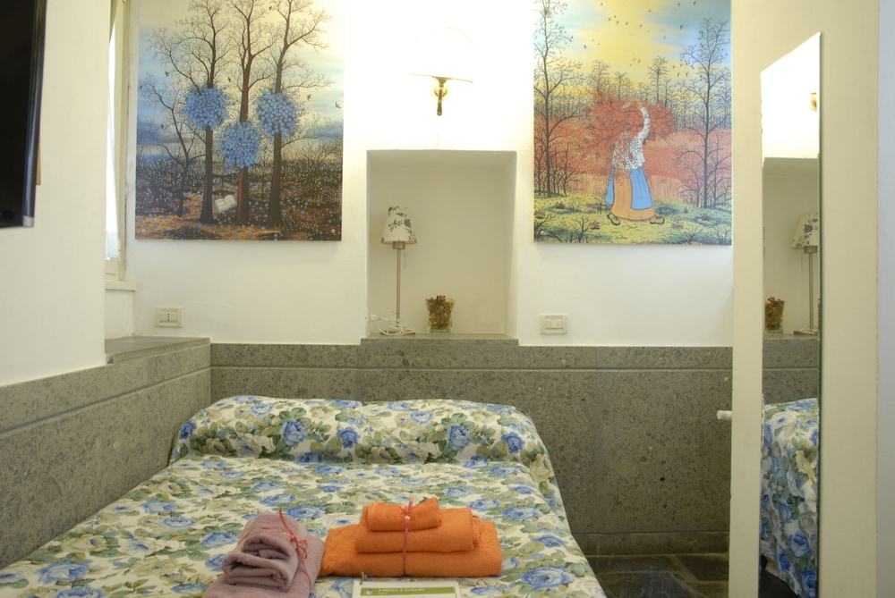 Economy Room, Private Bathroom (External) photo 1