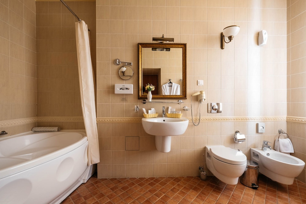 Luxury Suite photo 2
