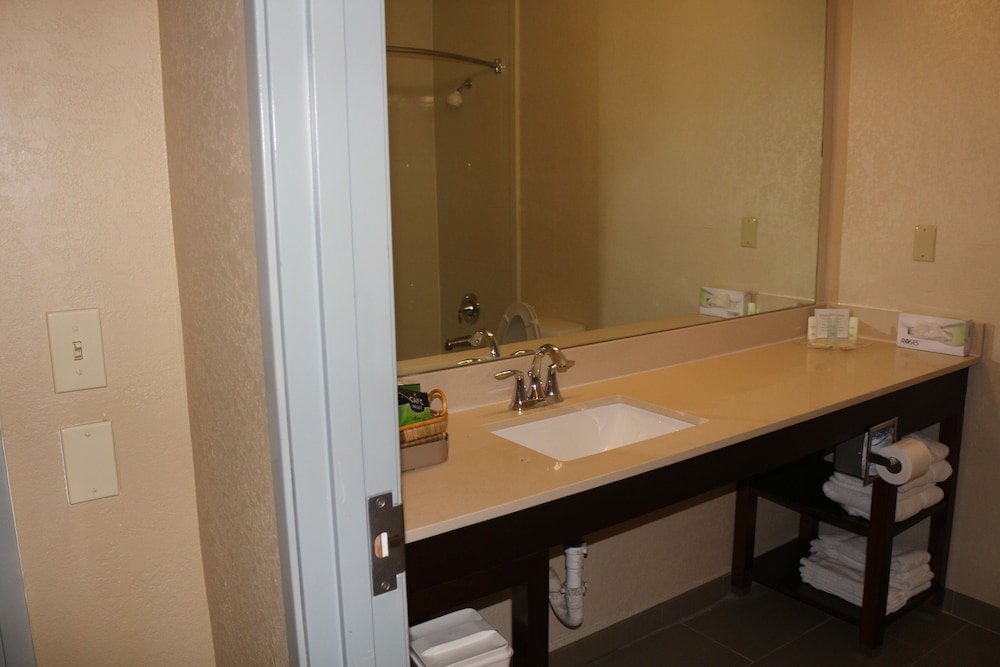 Suite, Multiple Beds, Non Smoking - Photo 10