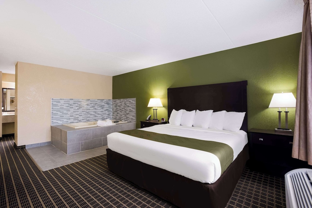 Room, 1 King Bed, Non-Smoking, Upgrade, Not Pet Friendly - Photo 2