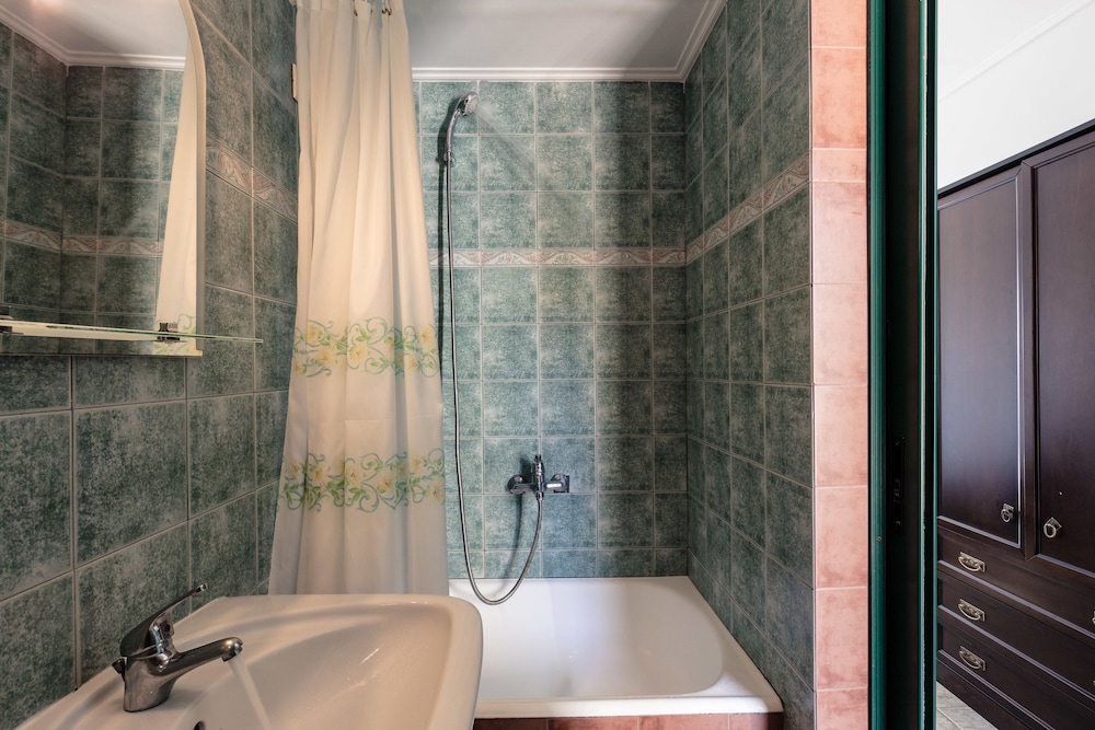Standard Double Room, Partial Sea View - Photo 12