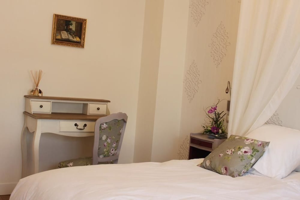 Romantic Double Room (Louise) photo 3