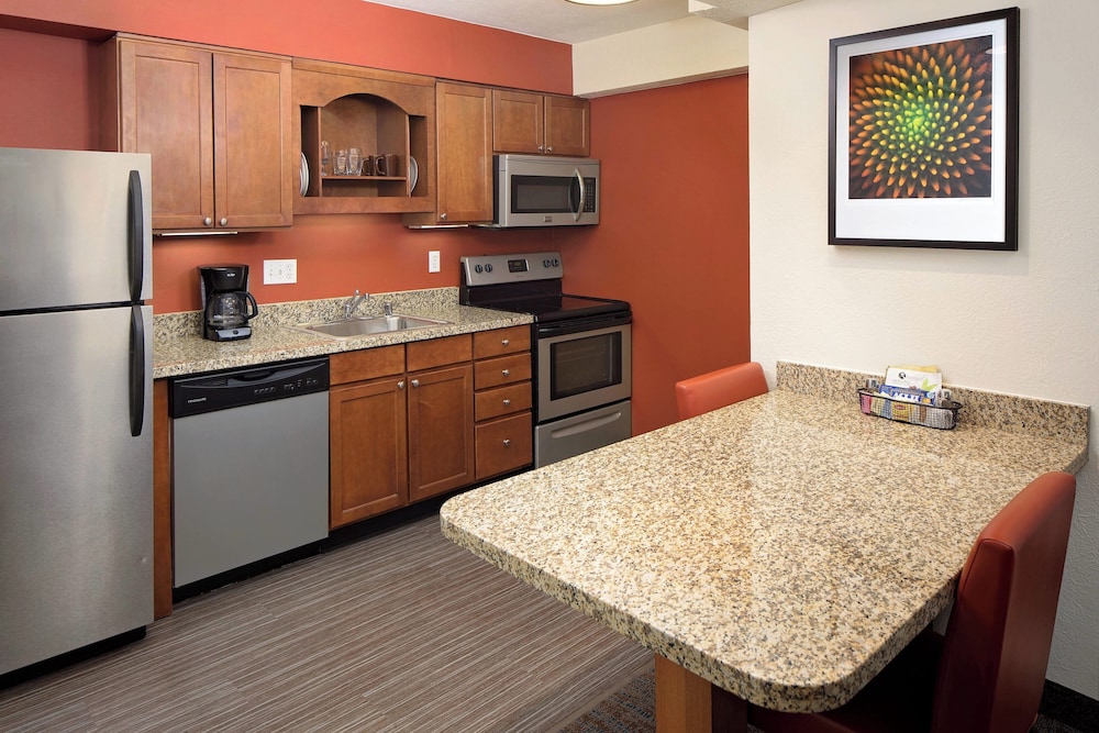 Suite, 2 Bedrooms - Photo 8