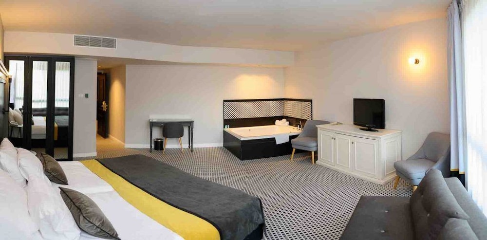 Deluxe Double Room, Jetted Tub photo 1