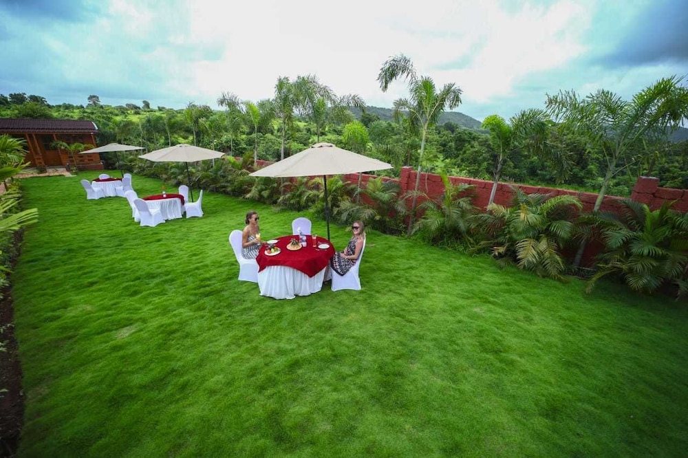Luxurious Wooden Cottages with Garden View - Photo 4
