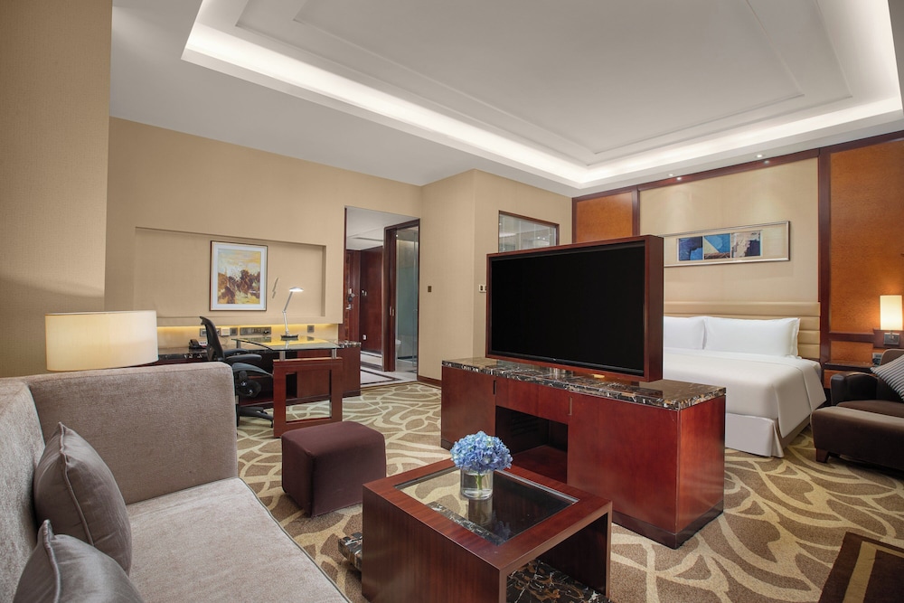 Junior Suite, 1 King Bed - Photo 1
