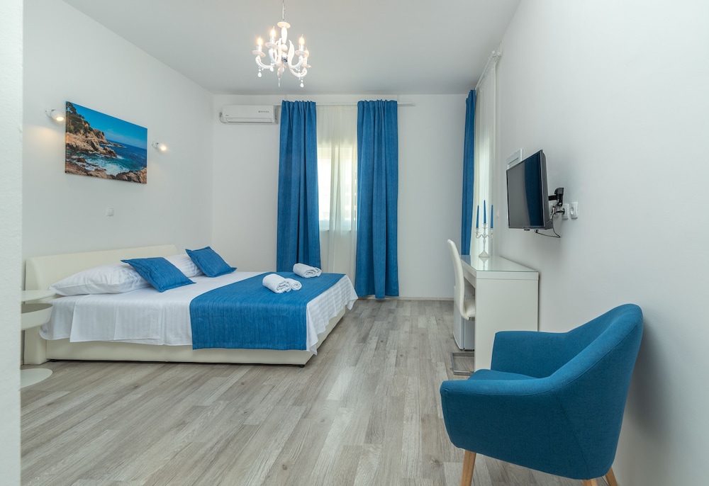Comfort Double Room (Room 2, First Floor)