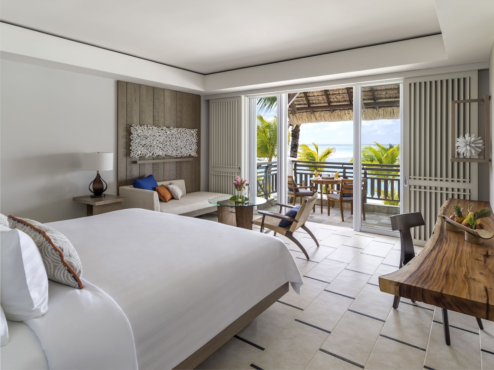 Hibiscus Ocean View Junior Suite King