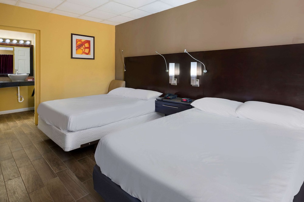 Standard Room, 2 Double Beds, Non Smoking
