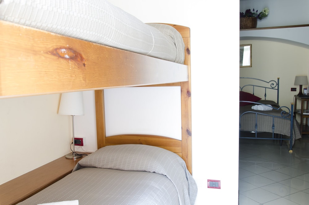Quadruple Room, Courtyard View photo 3