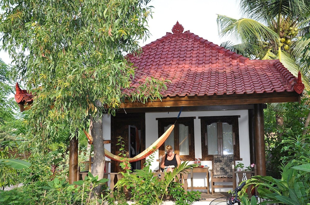 Superior Bungalow (No Hot Water In Showers/Bathroom) photo 3