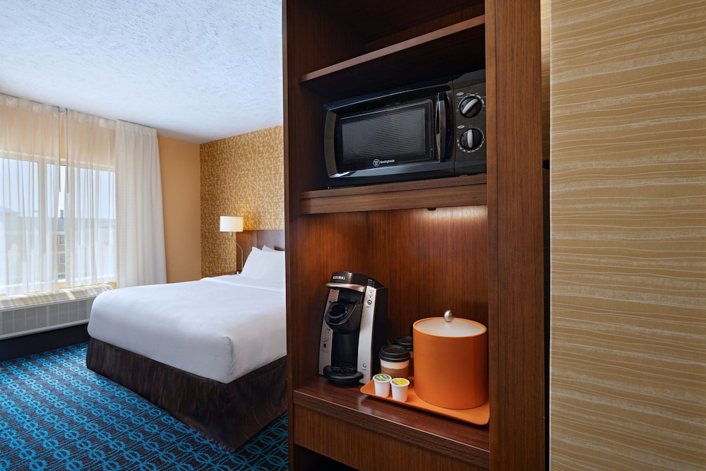 Suite, 1 King Bed with Sofa bed (Mobility Accessible, Tub) photo 3