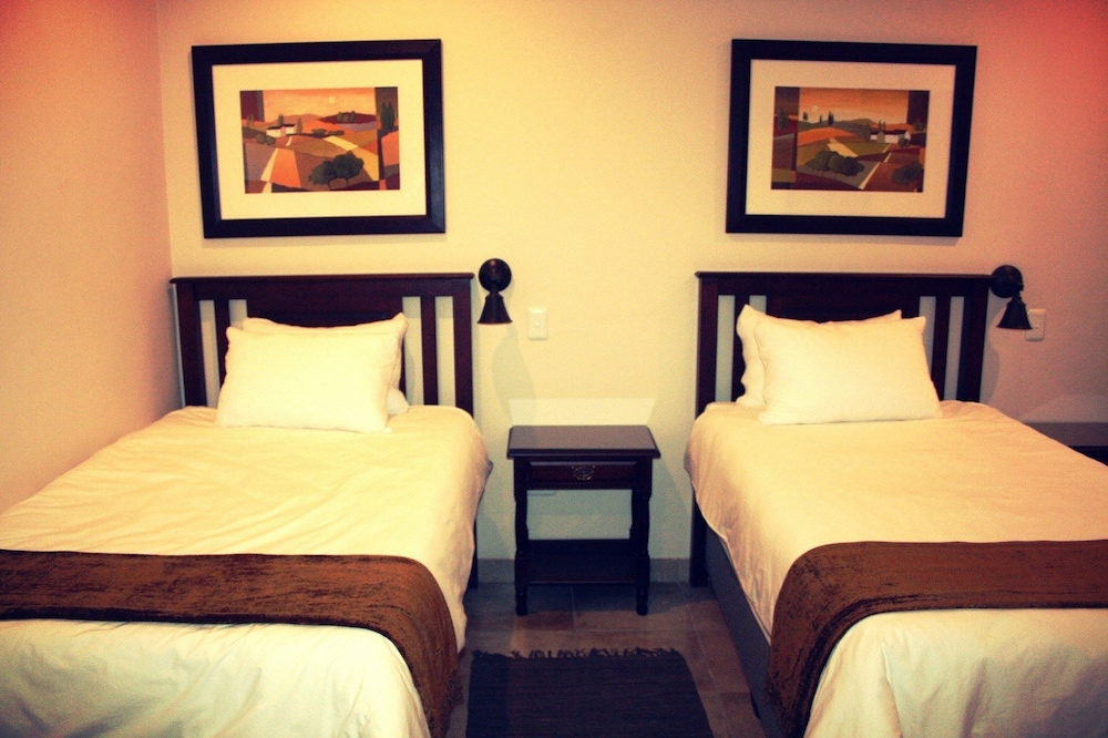 Deluxe Twin Room photo 3