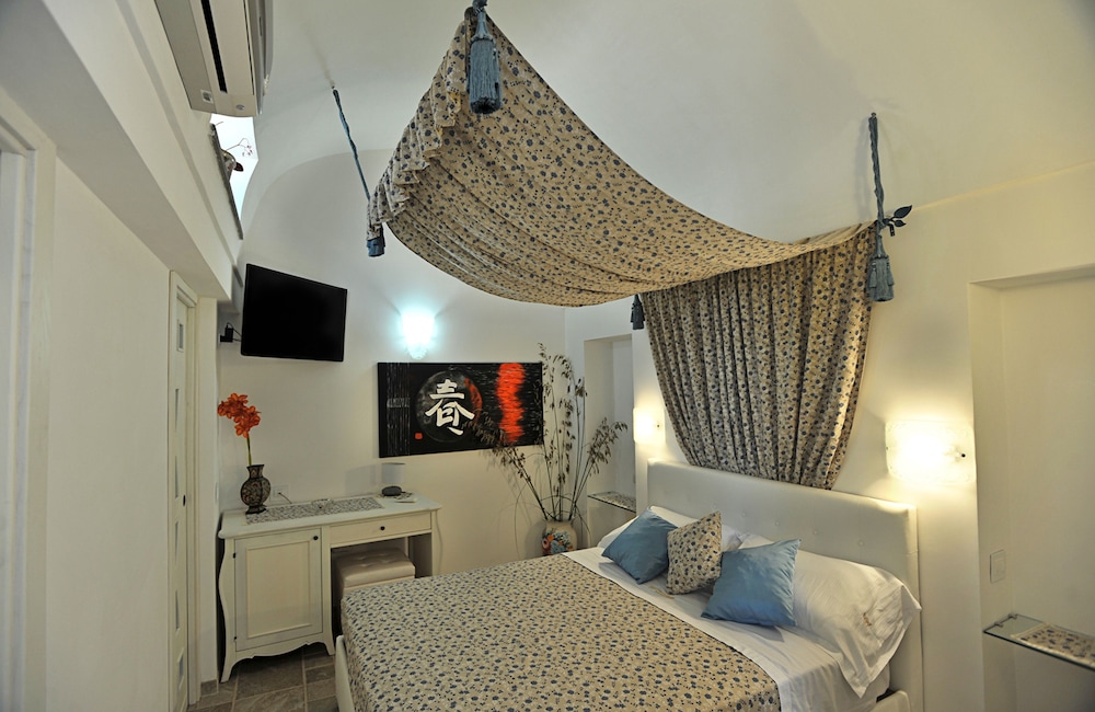 Double Room (without window) photo 2
