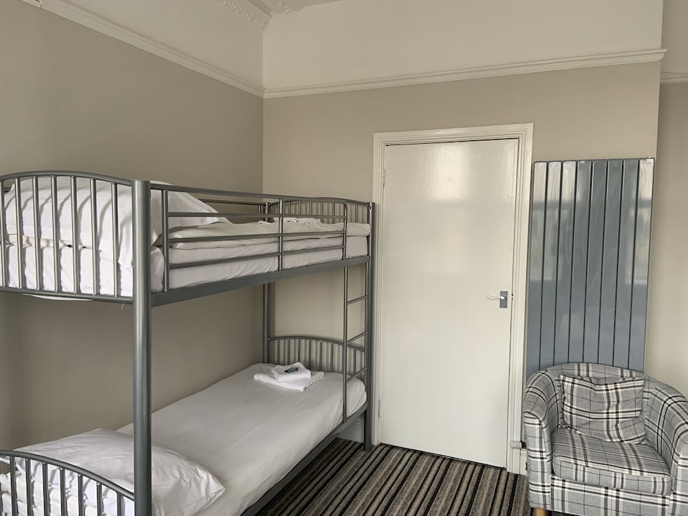 Suite, Ensuite photo 2