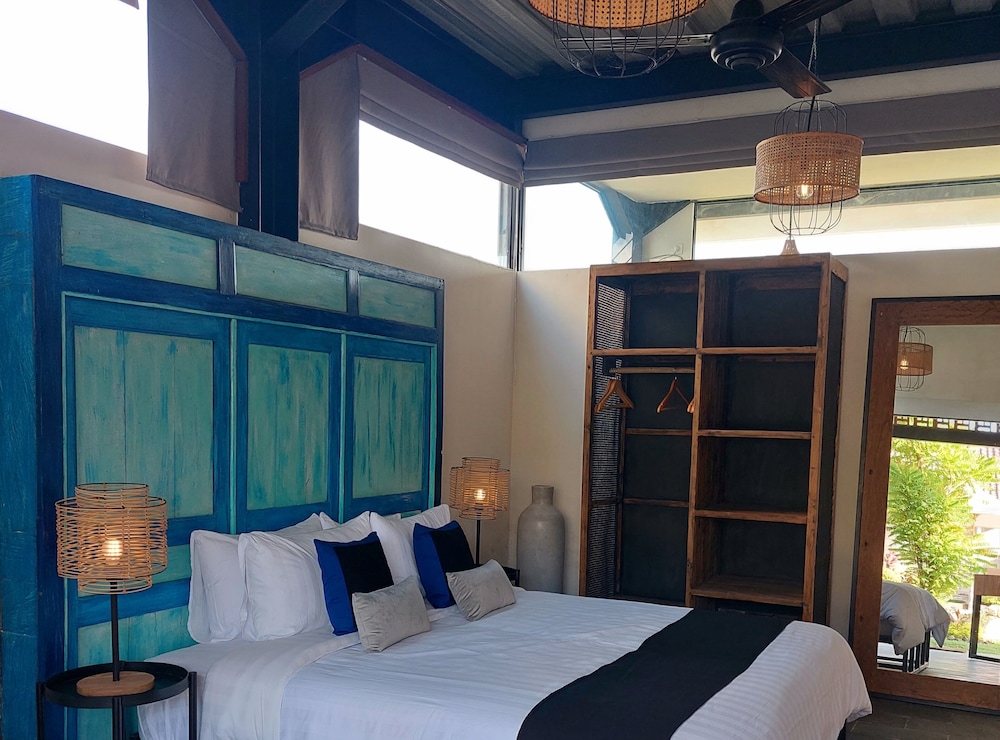 Superior Double or Twin Room, 1 King Bed, Terrace, Poolside photo 2