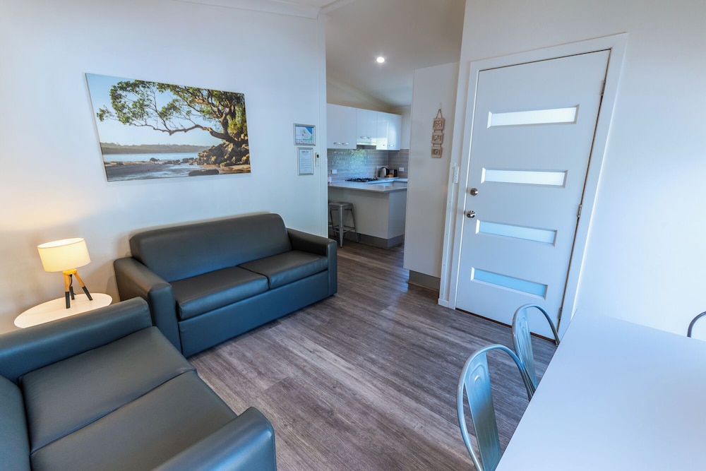 2 Bedroom Premium Garden Villa (Quarters) photo 1