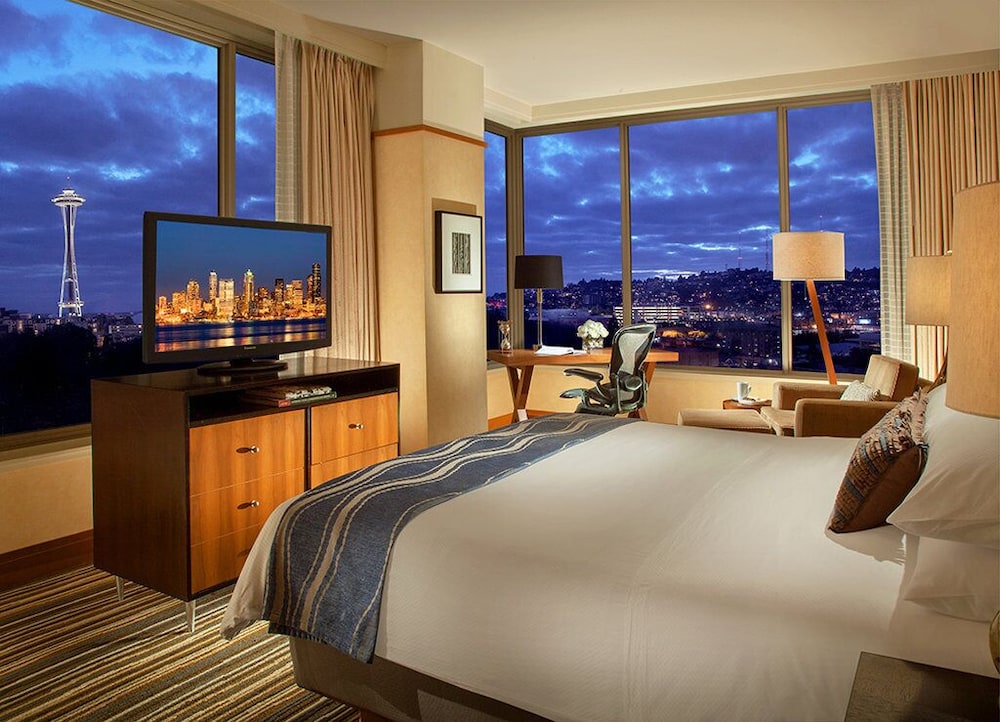 Room, 1 King Bed, Corner