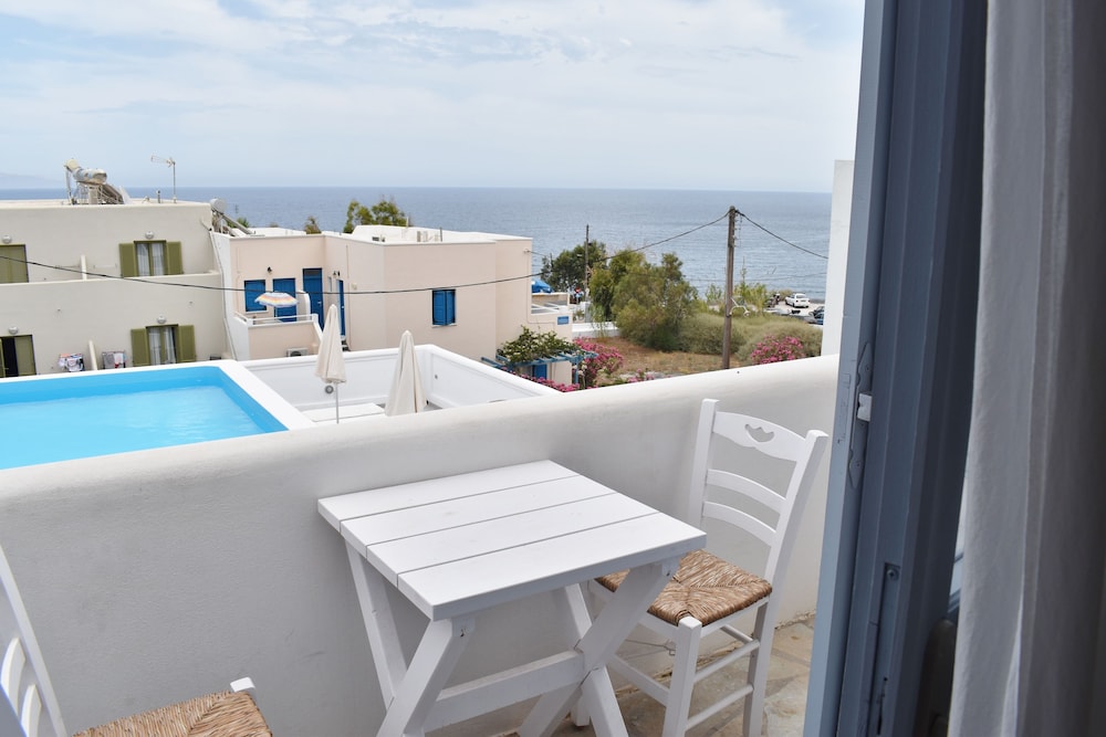 Studio, 1 Double Bed, Pool View - Photo 2