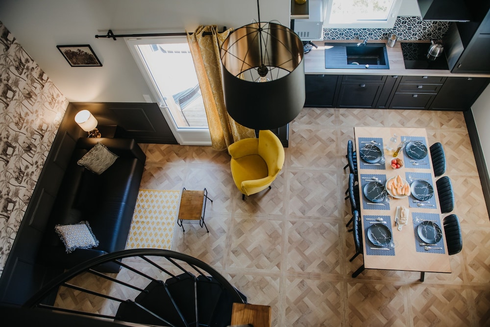 Family Apartment, Ensuite, Mountain View photo 1