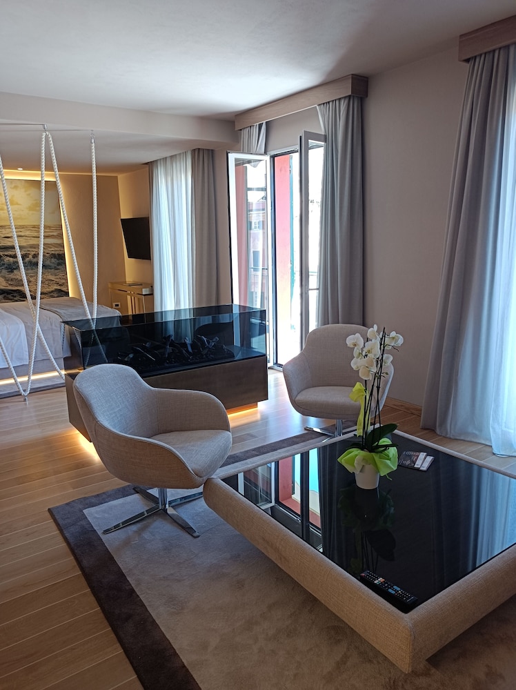 Karma Royal Suite - Photo 1